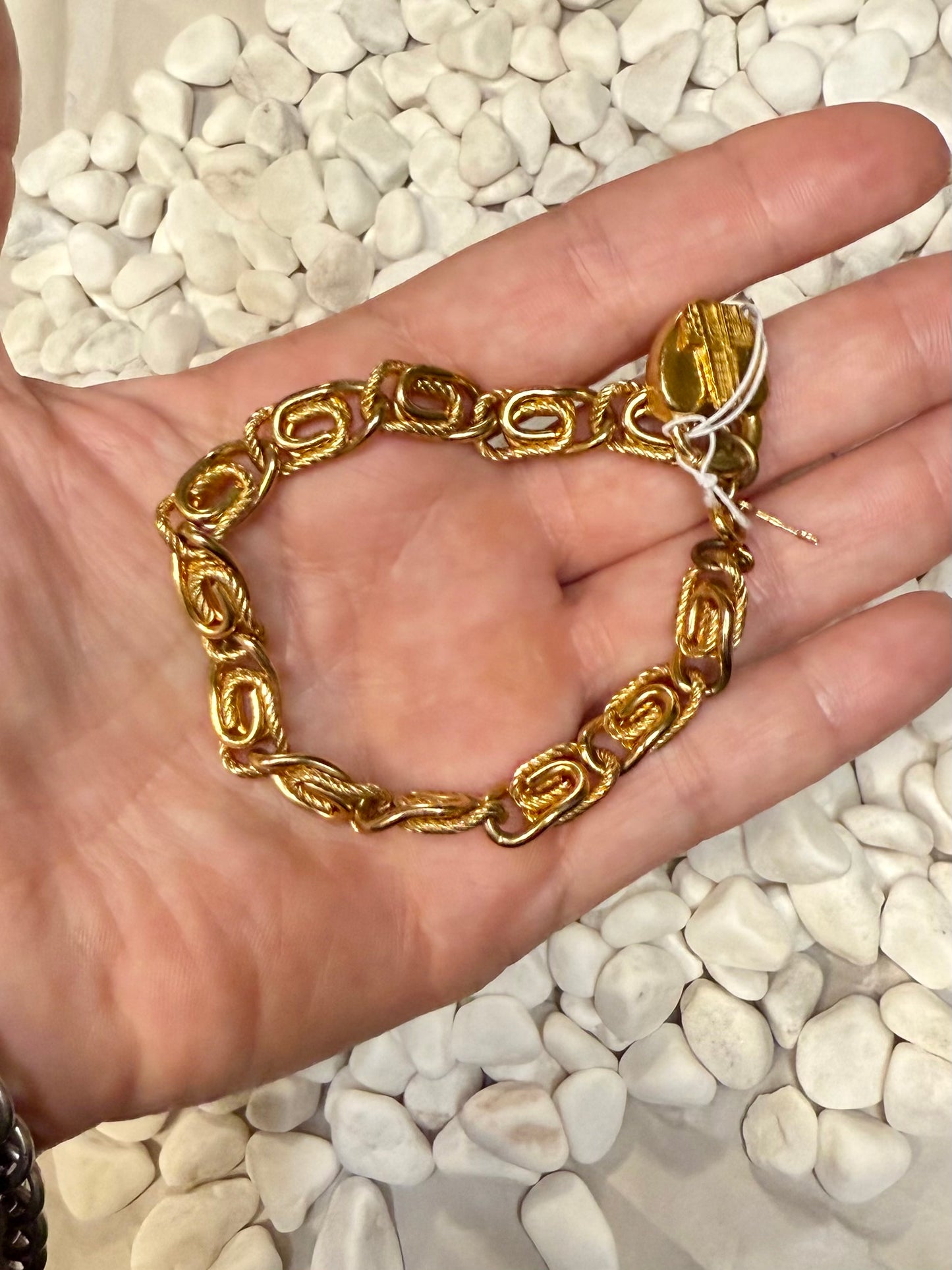 Vintage-Scroll Bracelet w/Lock & Key 6.25"