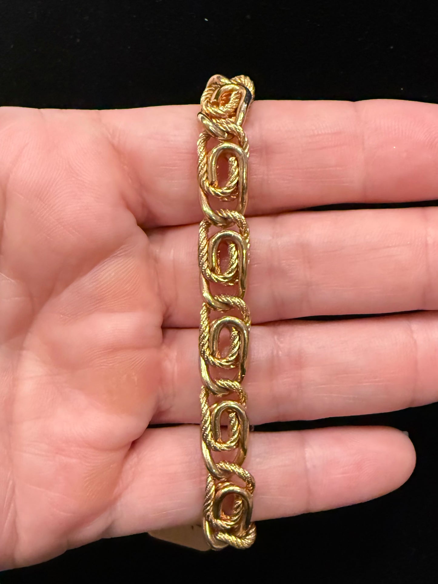 Vintage-Scroll Bracelet w/Lock & Key 6.25"