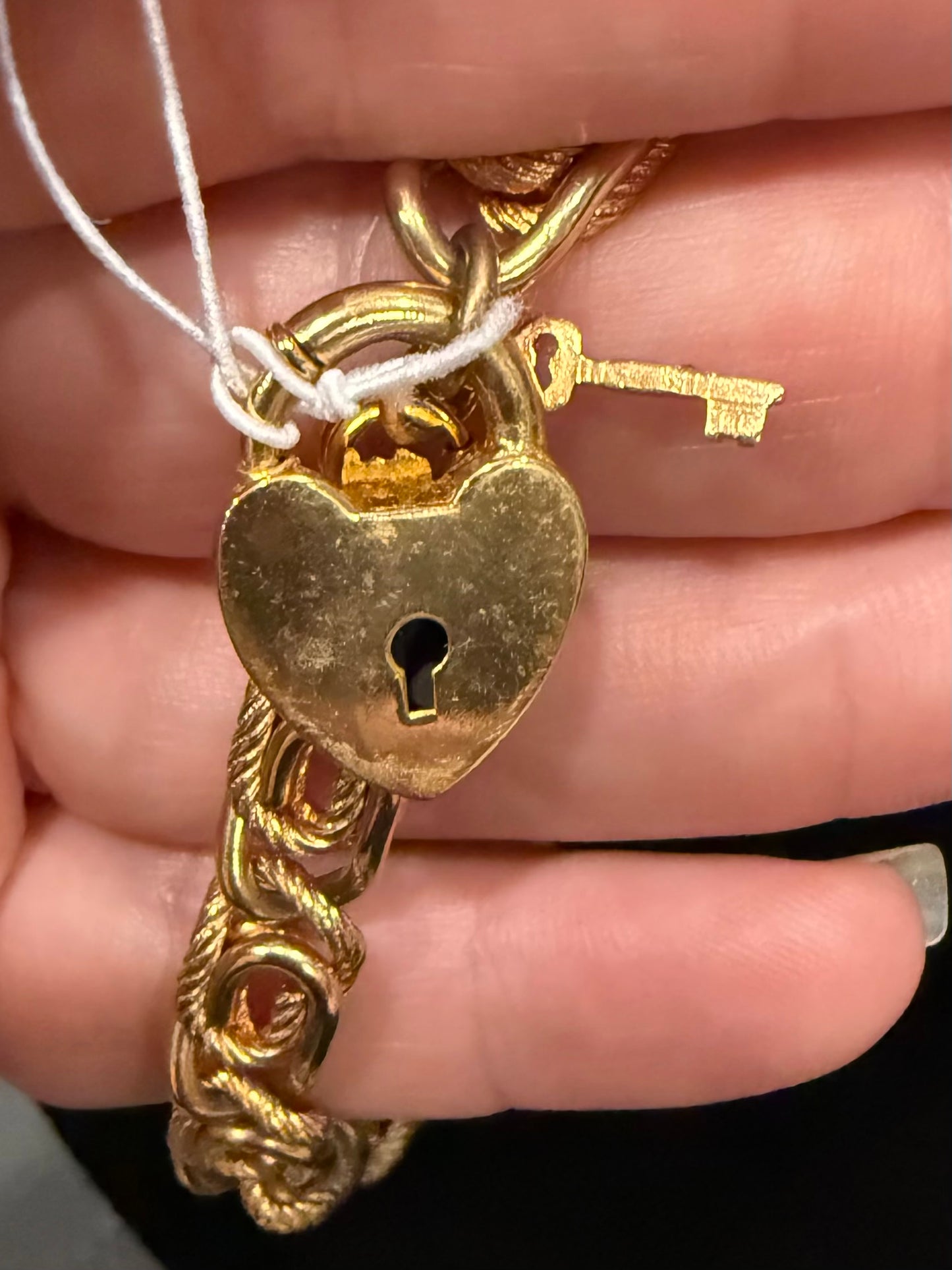 Vintage-Scroll Bracelet w/Lock & Key 6.25"