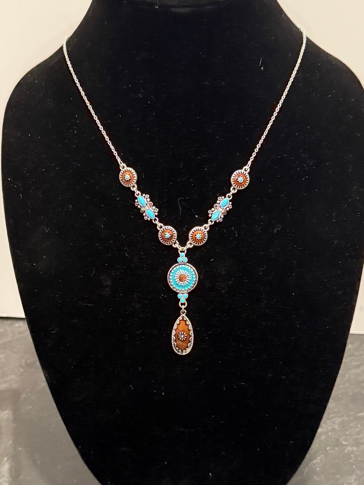 Western Style Petite Necklace