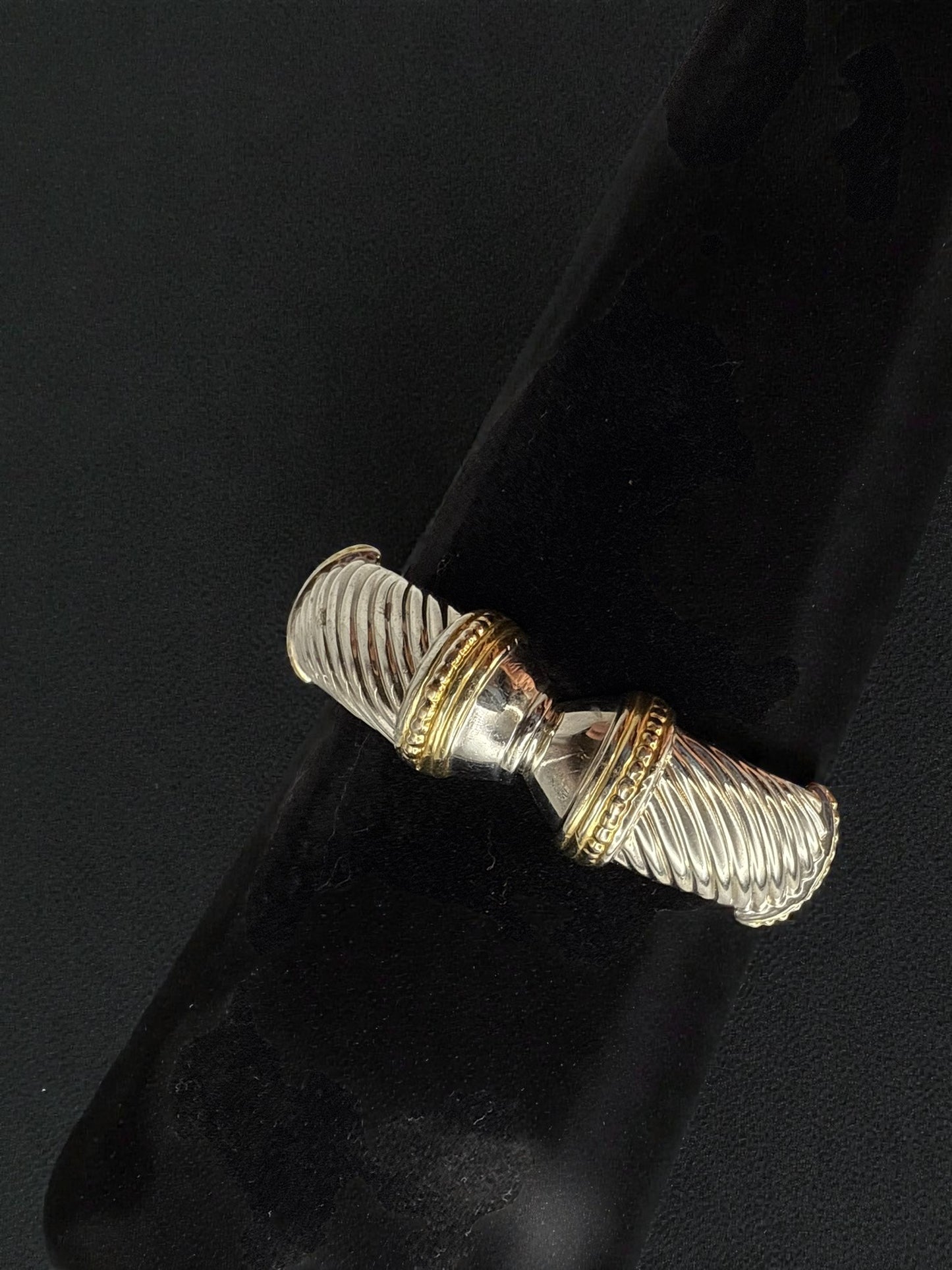 Vintage Two-Tone Ribbed Hinged Bracelet 6"