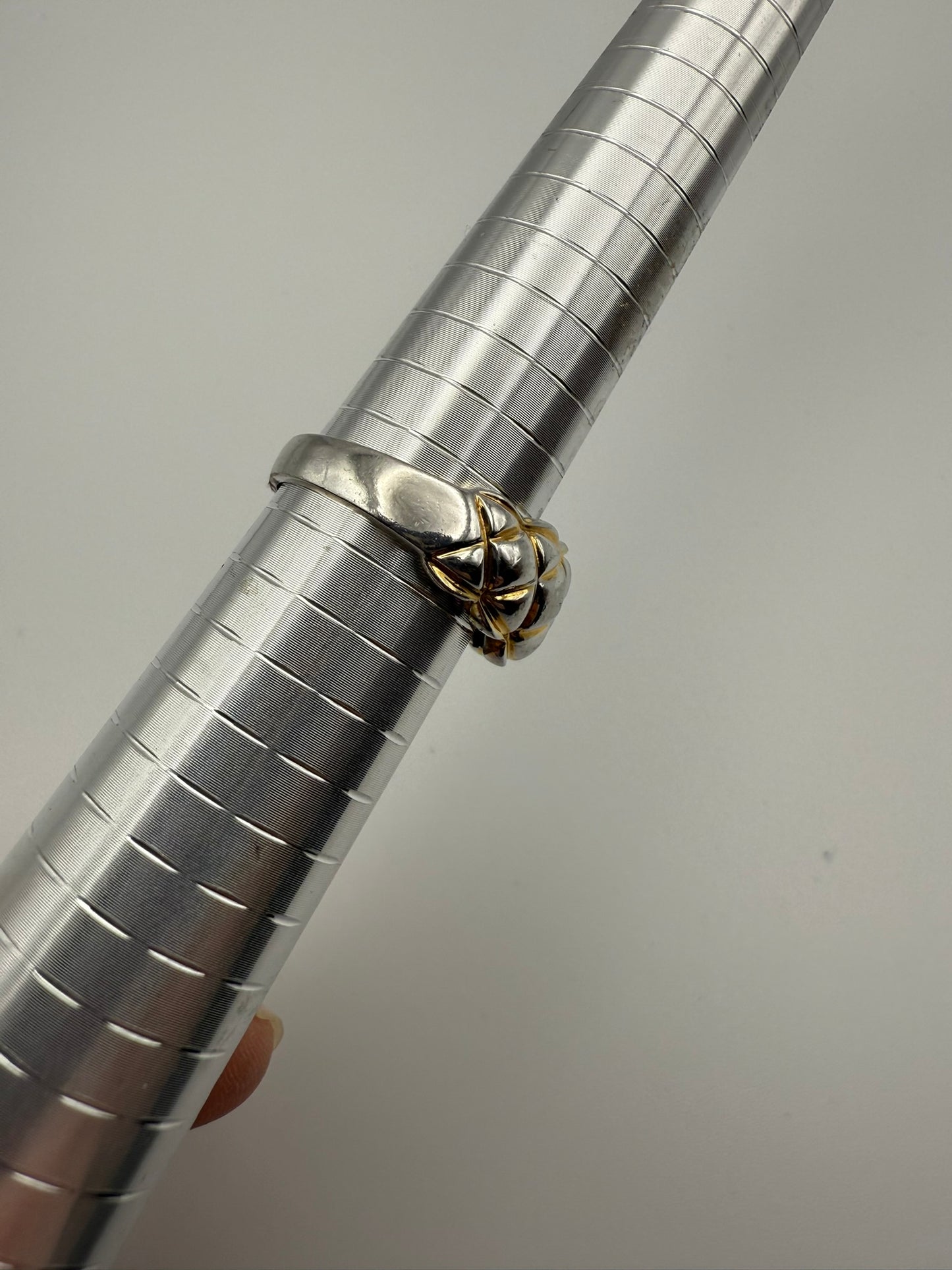 Vintage Two-Tone Quilted Band Ring 10