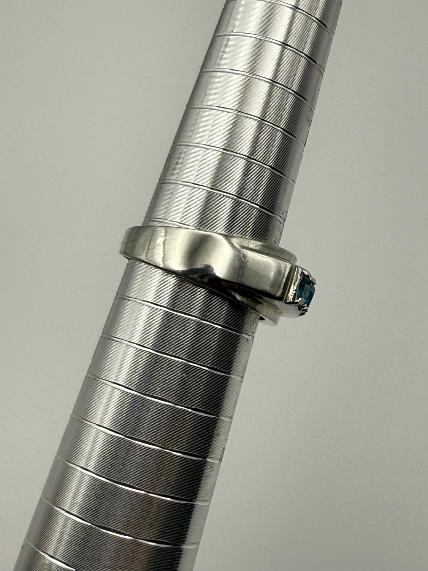 Vintage Blue Crystal Channel Band Ring 7.75