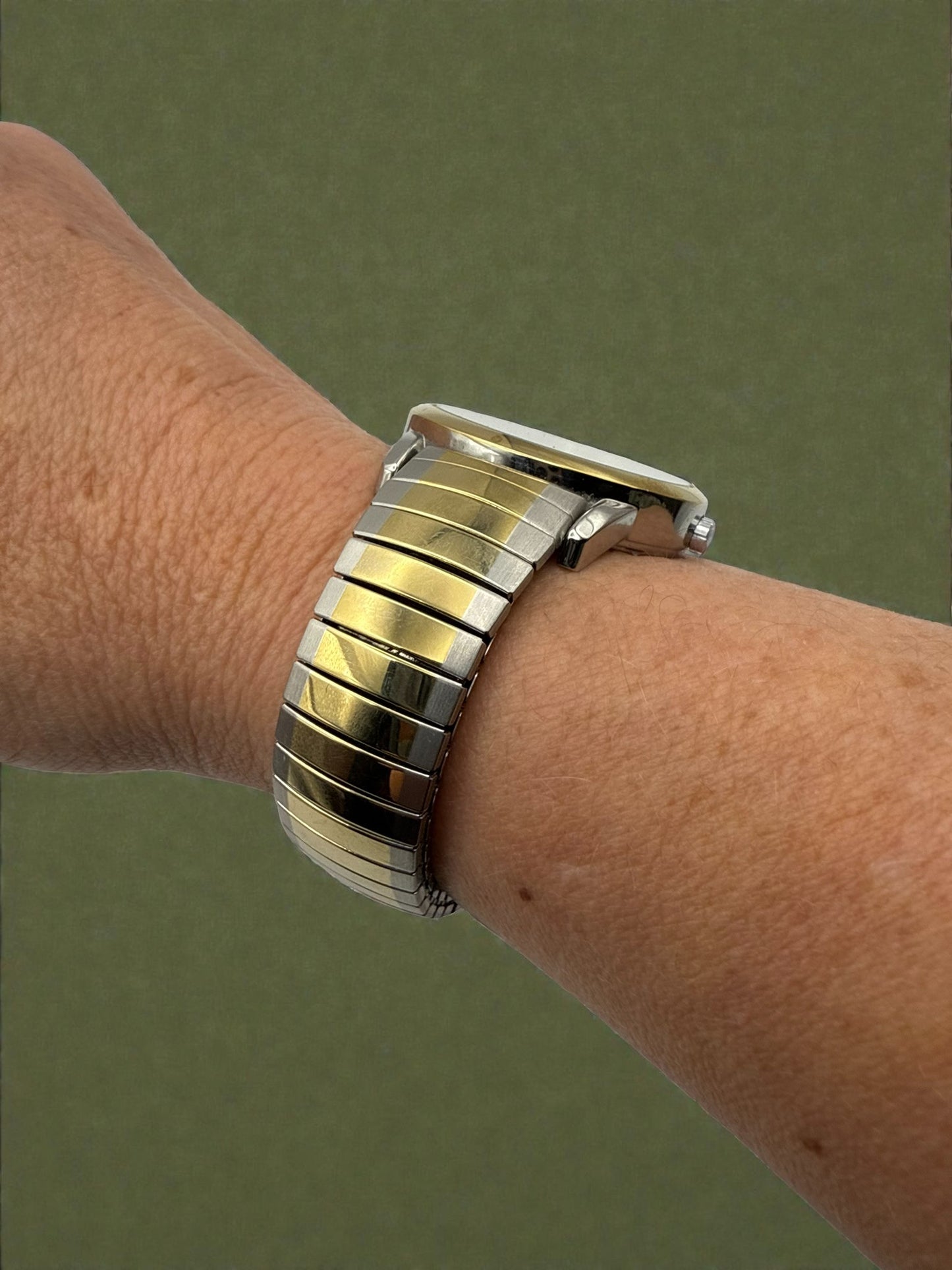 Vintage Timex Indiglo Mixed Metal Stretch Watch 6.5-7.5