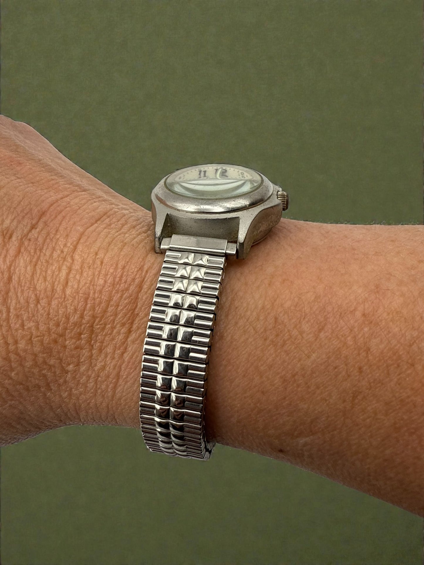 Vintage Field Classic Stretch Quartz Watch 7"