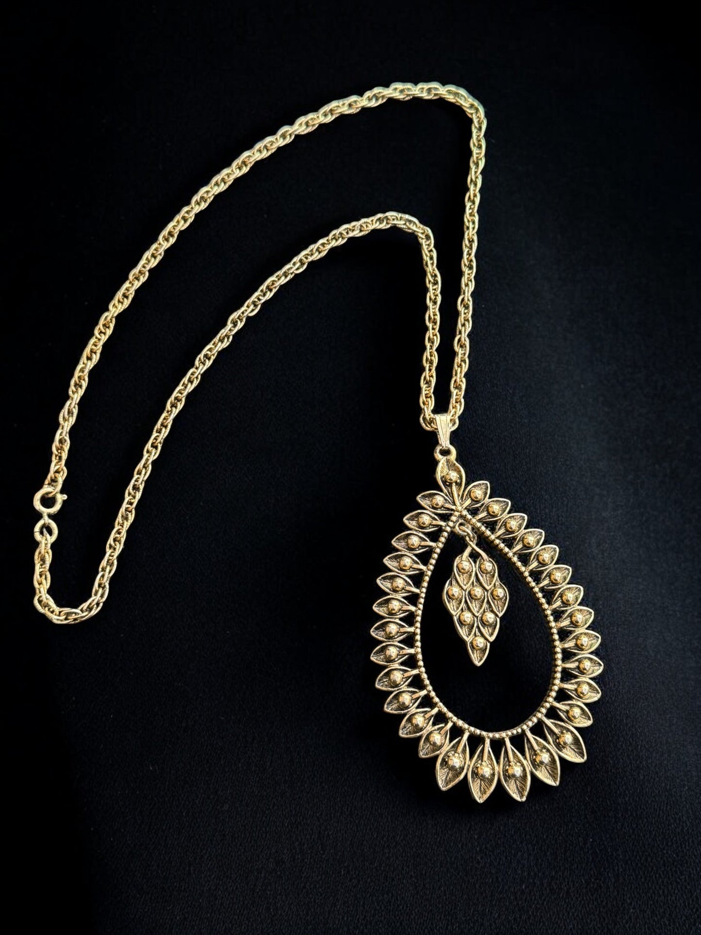 Vintage Sarah Coventry Signed Pendant 3.5"Necklace 22"