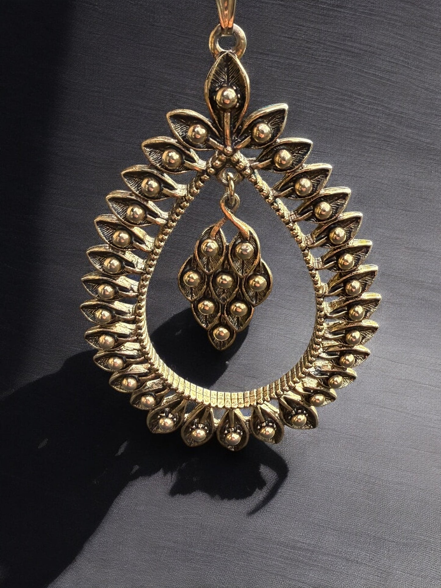 Vintage Sarah Coventry Signed Pendant 3.5"Necklace 22"