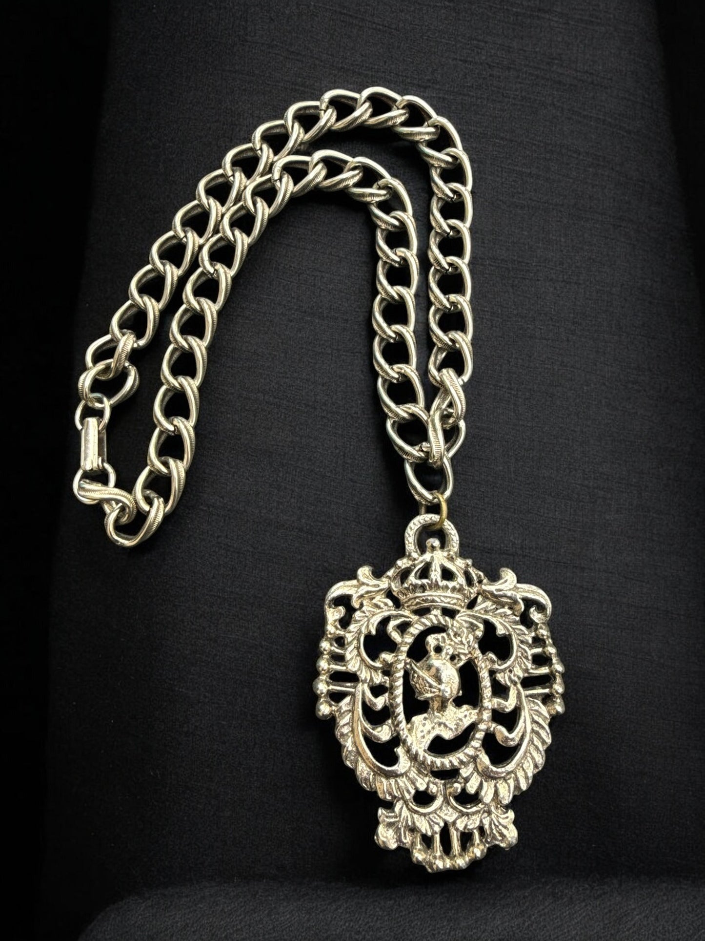 Regal Heirloom 2.5" Medallion Necklace 17"