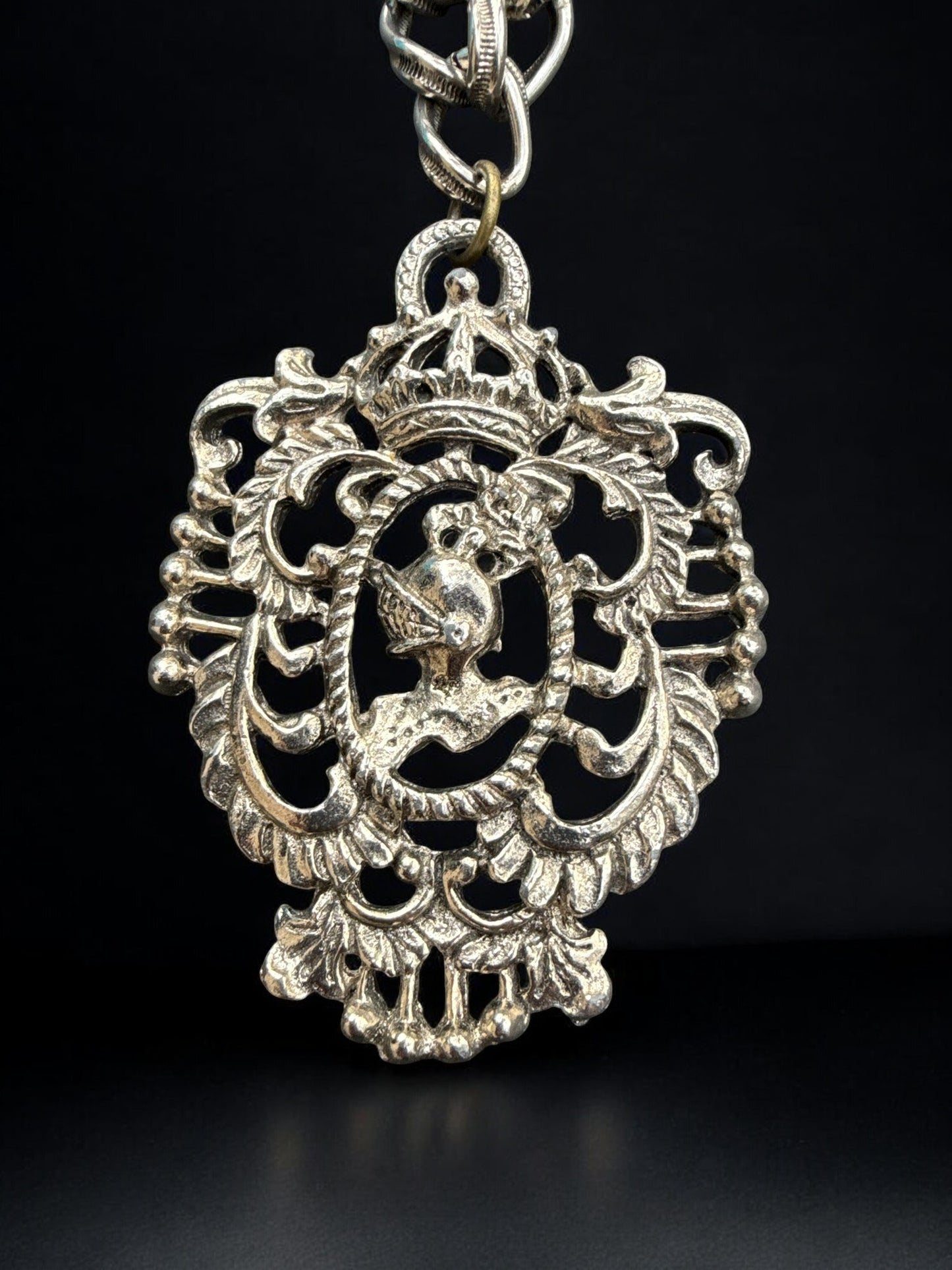 Regal Heirloom 2.5" Medallion Necklace 17"