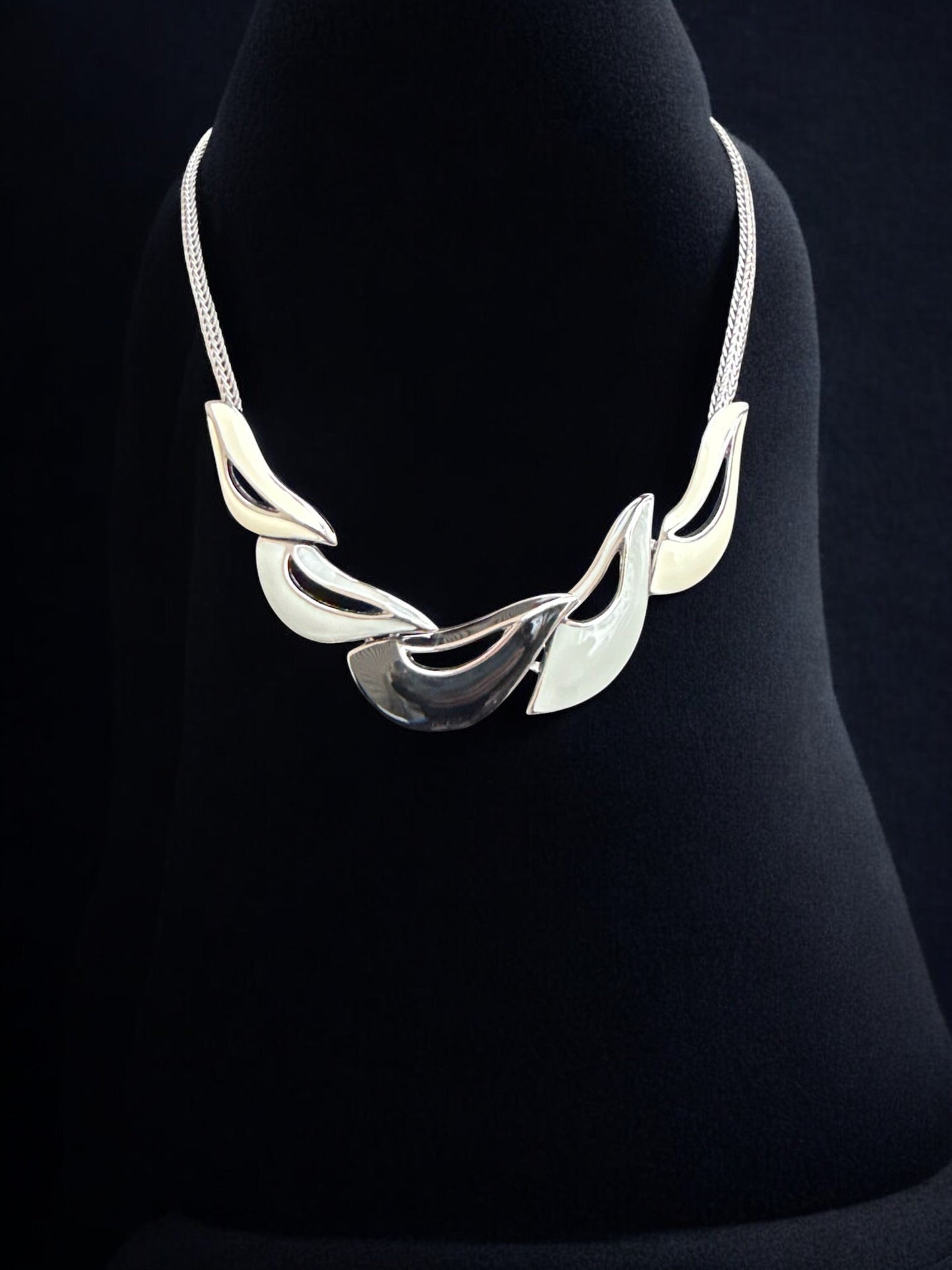 Vintage Liquid Luxe Sculpted Necklace 18"