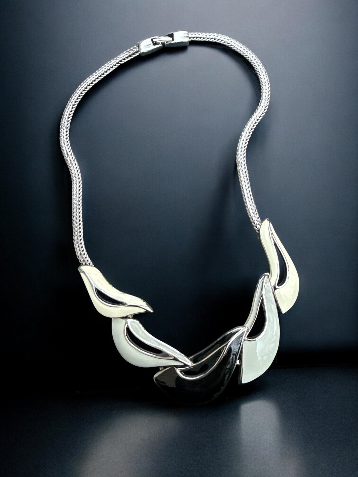 Vintage Liquid Luxe Sculpted Necklace 18"