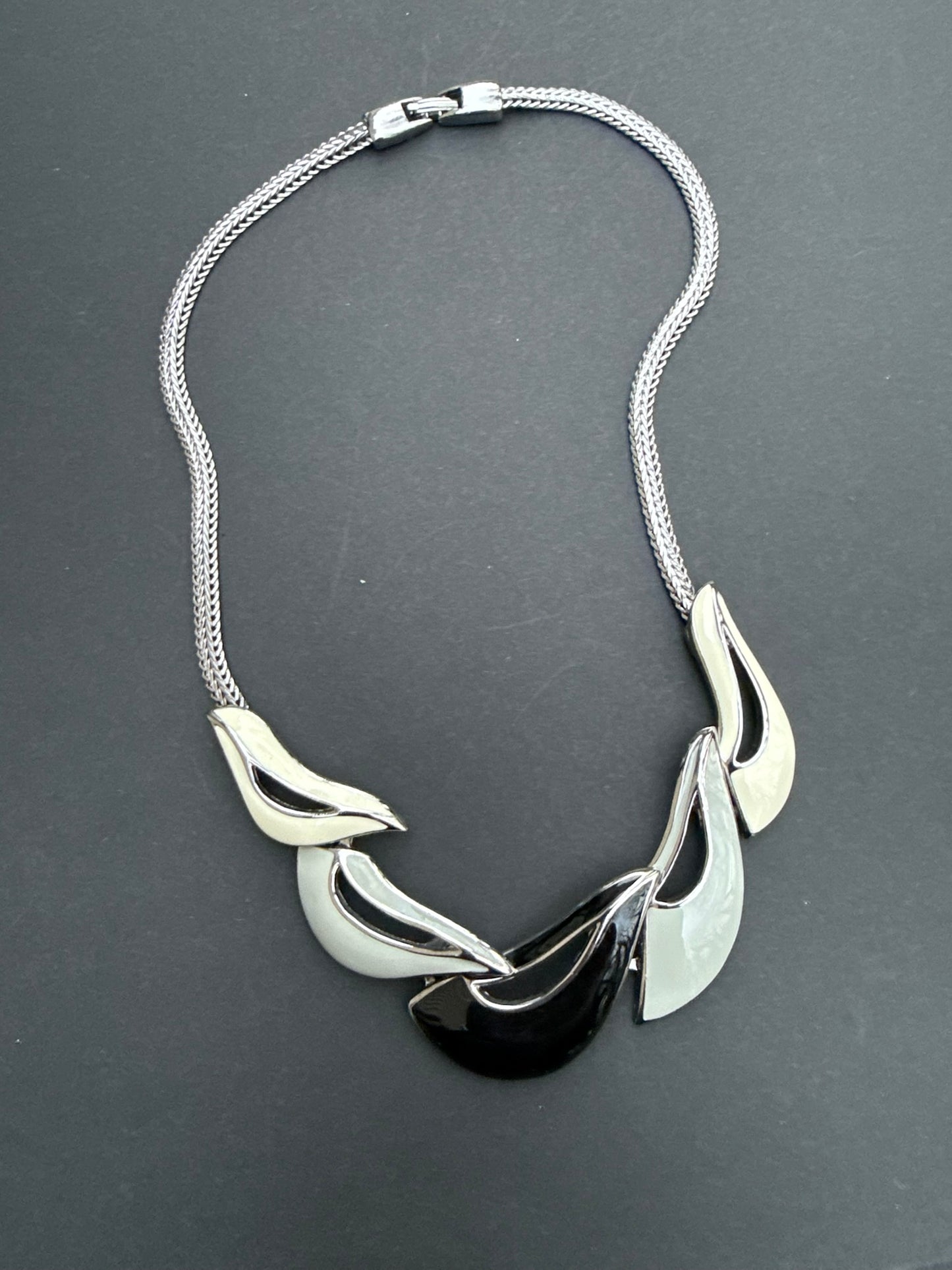 Vintage Liquid Luxe Sculpted Necklace 18"